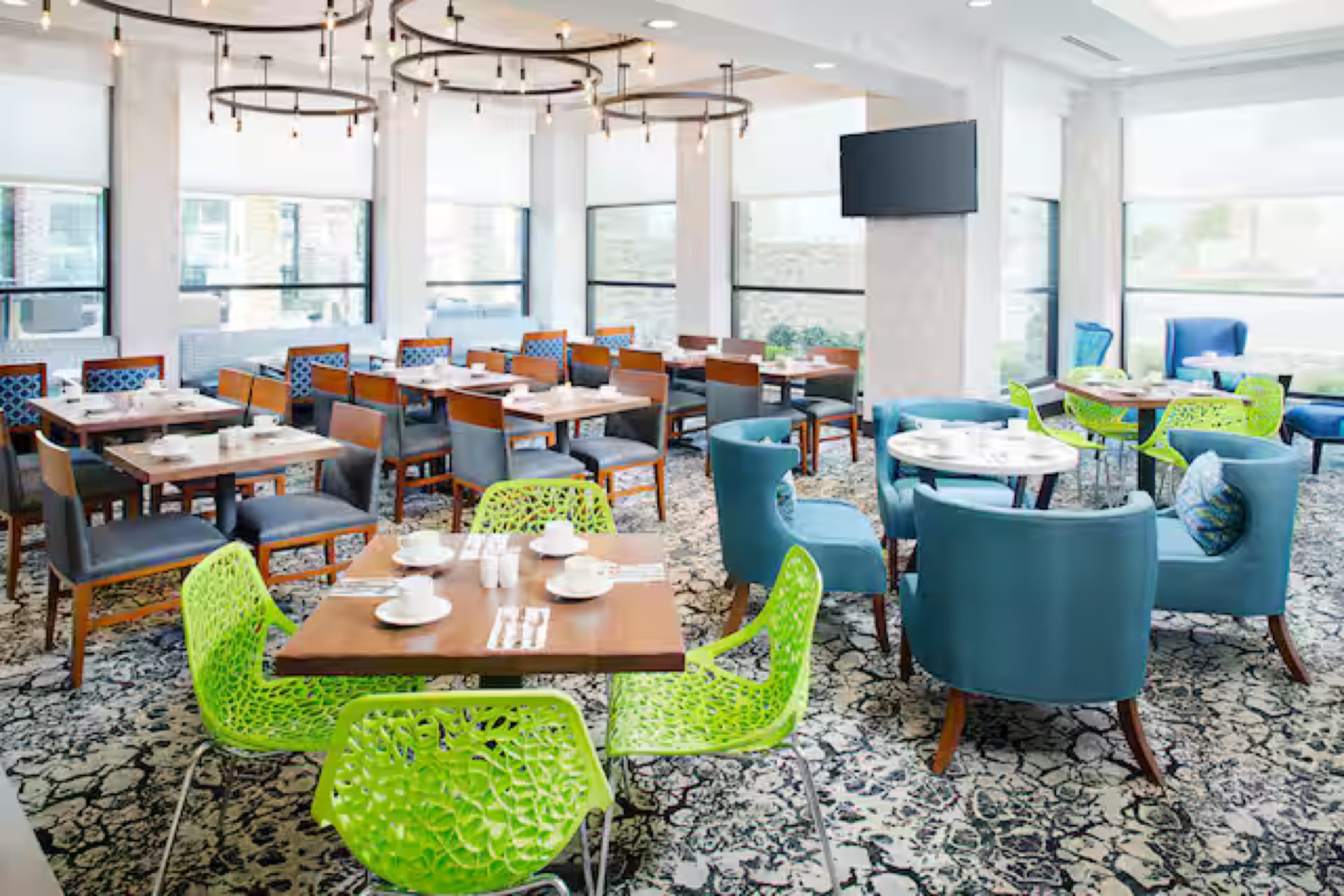 Hilton Garden Inn breakfast dining area